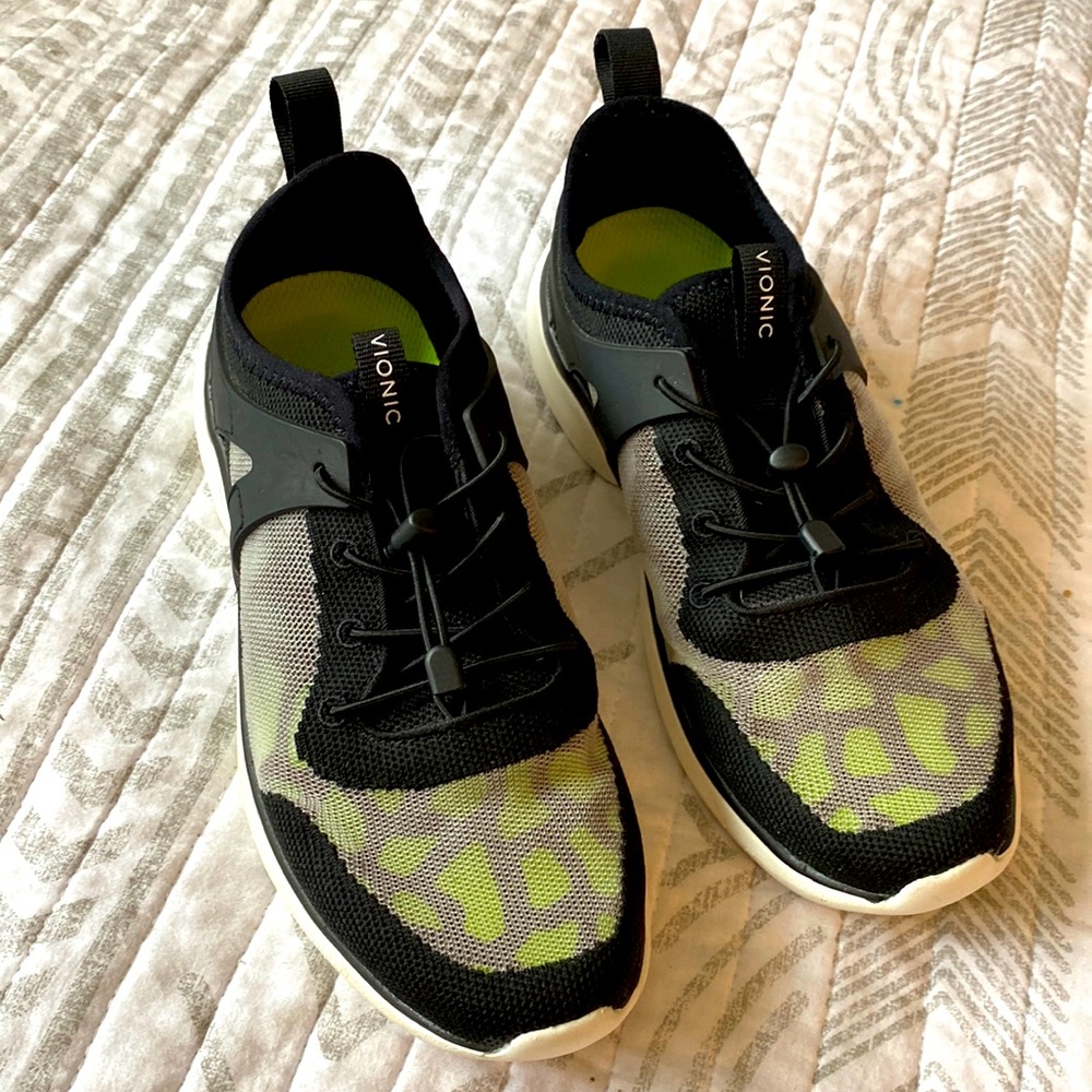 Vionic Amalia Black Slip On Mesh Bungee Sneakers